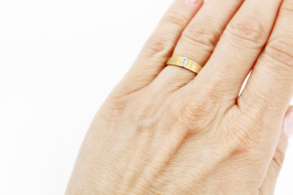 Anillo de oro combinado de 18k. de segunda mano. Joyería de ocasión | ROYALHYSTERIA