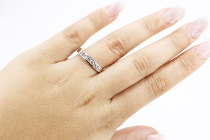Anillo de oro blanco de 18k con diamantes. de segunda mano. Joyería de ocasión | ROYALHYSTERIA
