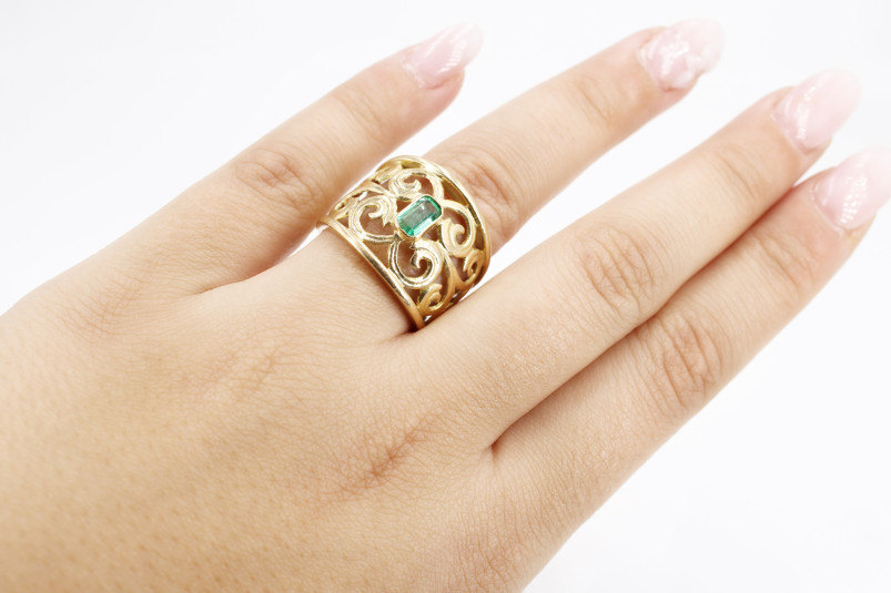 Anillo de oro de 18k. de segunda mano. Joyería de ocasión | ROYALHYSTERIA