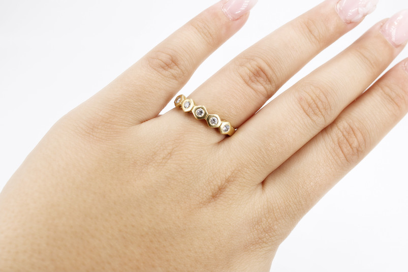 Anillo de oro de 18k con diamantes. de segunda mano. Joyería de ocasión | ROYALHYSTERIA