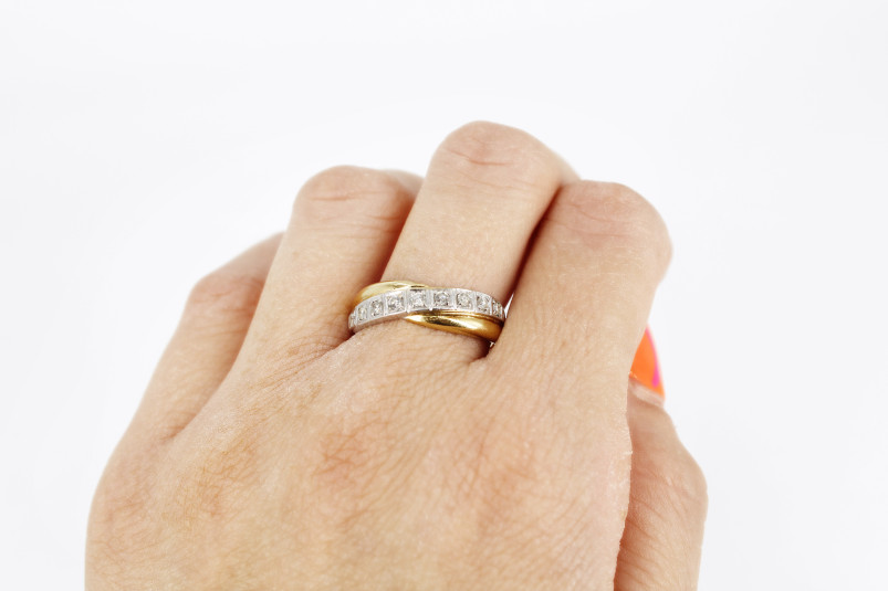 Anillo de oro combinado de 18k. de segunda mano. Joyería de ocasión | ROYALHYSTERIA