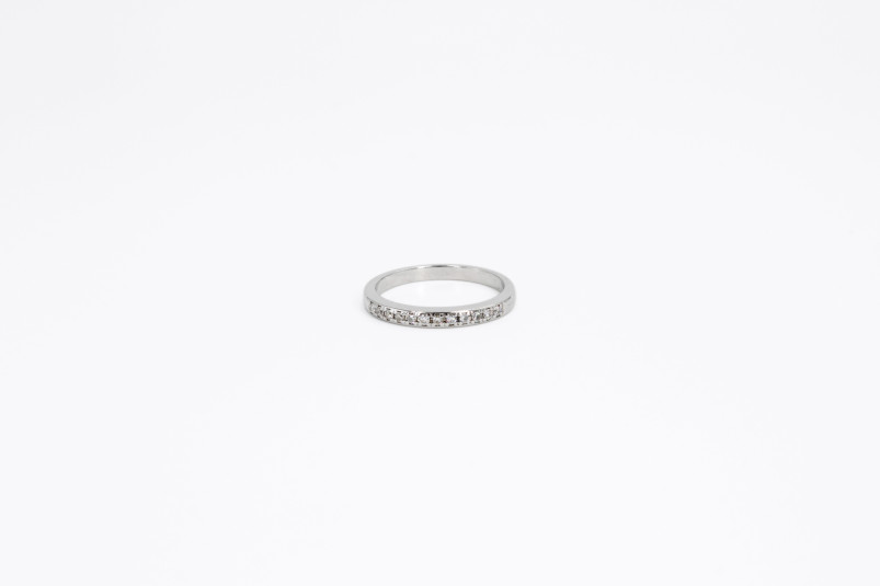 Anillo de oro blanco de 18k con diamantes. de segunda mano. Joyería de ocasión | ROYALHYSTERIA