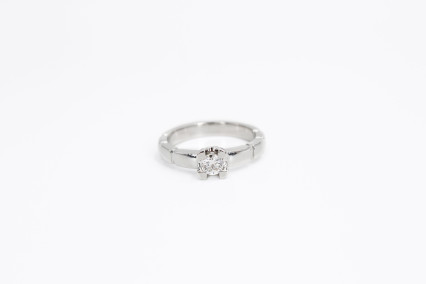 Anillo de oro blanco de 18k con diamantes. de segunda mano. Joyería de ocasión | ROYALHYSTERIA