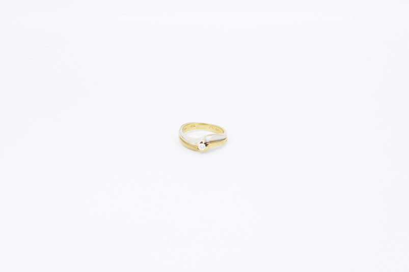 Anillo de oro combinado de 18k con diamantes. de segunda mano. Joyería de ocasión | ROYALHYSTERIA