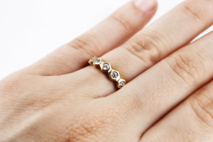 Anillo de oro de 18k con diamantes. de segunda mano. Joyería de ocasión | ROYALHYSTERIA