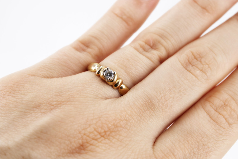 Anillo de oro de 18k con diamantes. de segunda mano. Joyería de ocasión | ROYALHYSTERIA