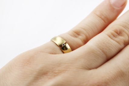 Anillo de oro de 18k. de segunda mano. Joyería de ocasión | ROYALHYSTERIA