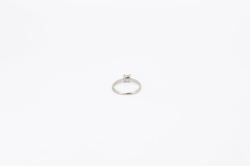 Anillo de oro blanco de 18k con diamantes. de segunda mano. Joyería de ocasión | ROYALHYSTERIA