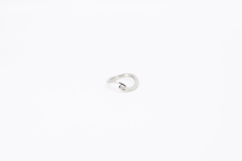 Solitario de oro blanco de 18k con diamantes. de segunda mano. Joyería de ocasión | ROYALHYSTERIA