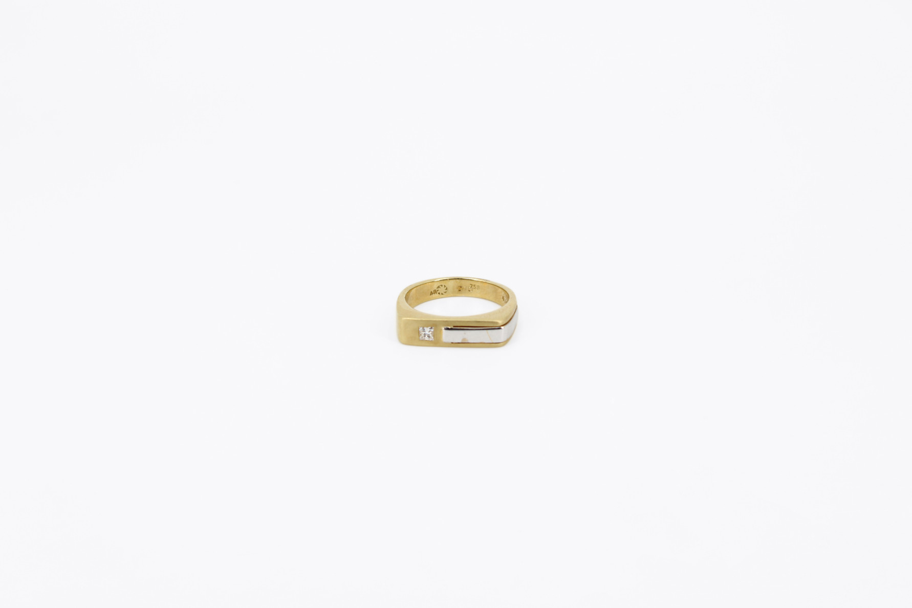 Anillo de oro combinado de 18k con diamantes. de segunda mano. Joyería de ocasión | ROYALHYSTERIA
