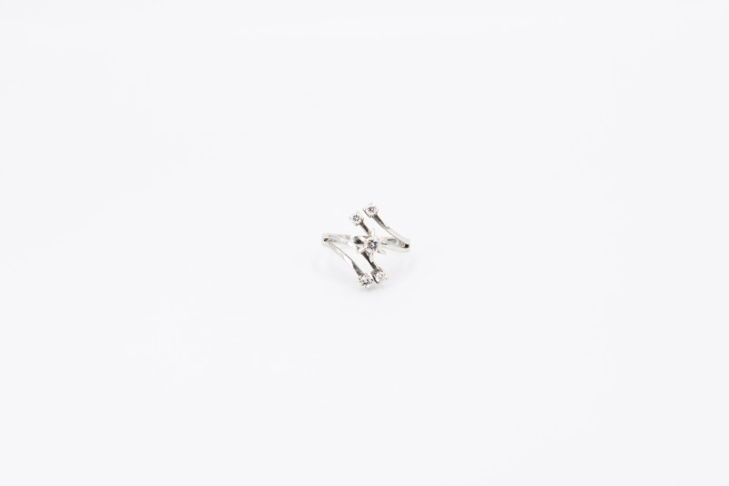 Anillo de oro blanco de 18k con diamantes. de segunda mano. Joyería de ocasión | ROYALHYSTERIA