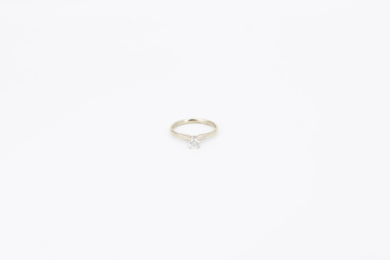 Anillo de oro blanco de 18k con diamantes. de segunda mano. Joyería de ocasión | ROYALHYSTERIA