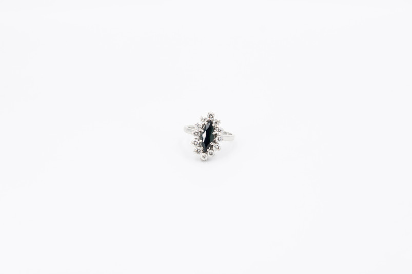 Anillo de oro blanco de 18k con diamantes. de segunda mano. Joyería de ocasión | ROYALHYSTERIA