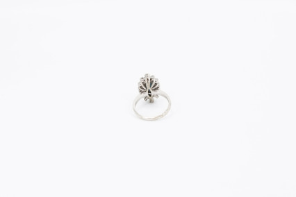 Anillo de oro blanco de 18k con diamantes. de segunda mano. Joyería de ocasión | ROYALHYSTERIA