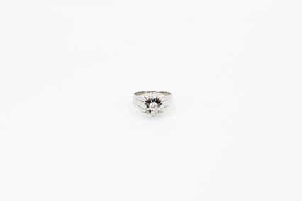 Anillo de oro blanco de 18k con diamantes. de segunda mano. Joyería de ocasión | ROYALHYSTERIA