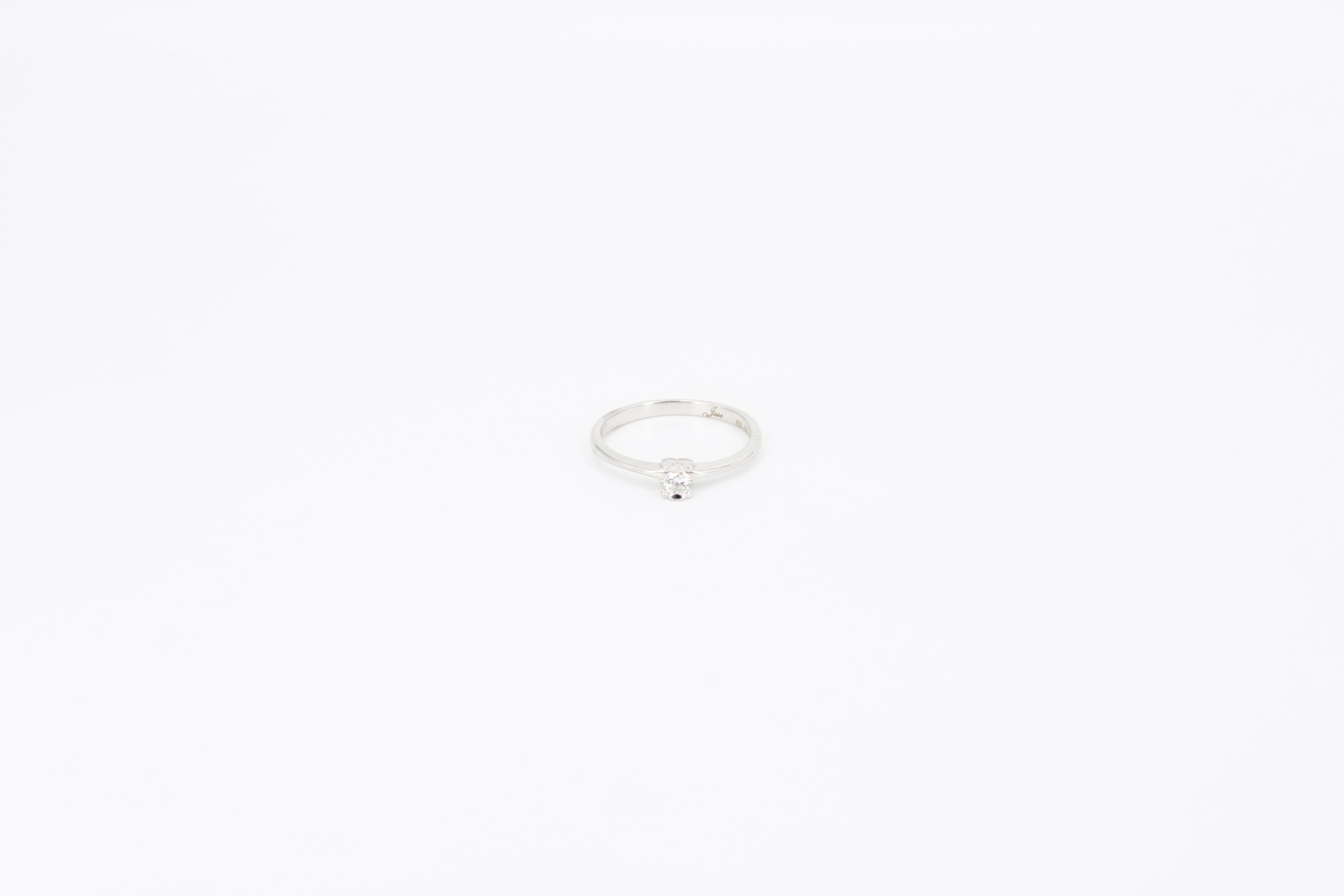 Anillo de oro blanco de 18k con diamantes. de segunda mano. Joyería de ocasión | ROYALHYSTERIA