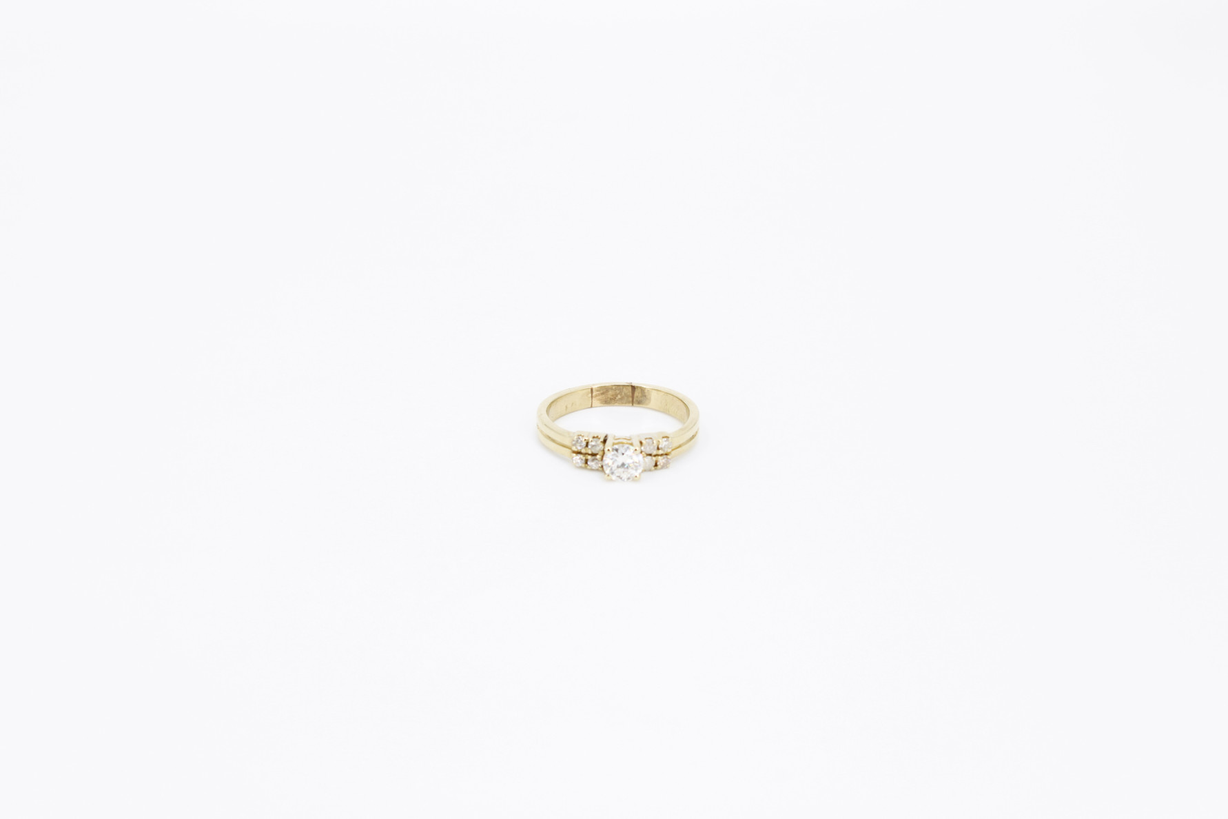 Anillo de oro de 18k con diamantes. de segunda mano. Joyería de ocasión | ROYALHYSTERIA