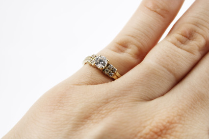 Anillo de oro de 18k con diamantes. de segunda mano. Joyería de ocasión | ROYALHYSTERIA