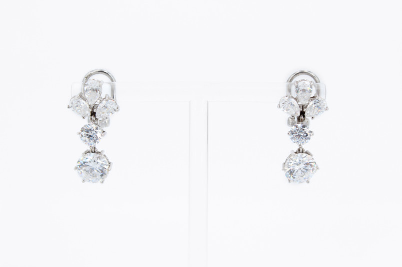 Pendiente de oro blanco de 18k. de segunda mano. Joyería de ocasión | ROYALHYSTERIA