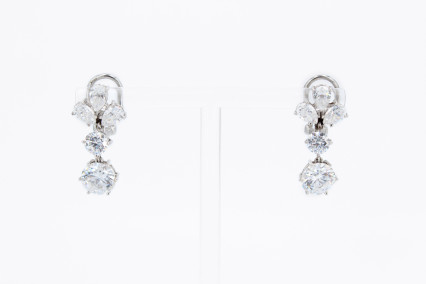Pendiente de oro blanco de 18k. de segunda mano. Joyería de ocasión | ROYALHYSTERIA