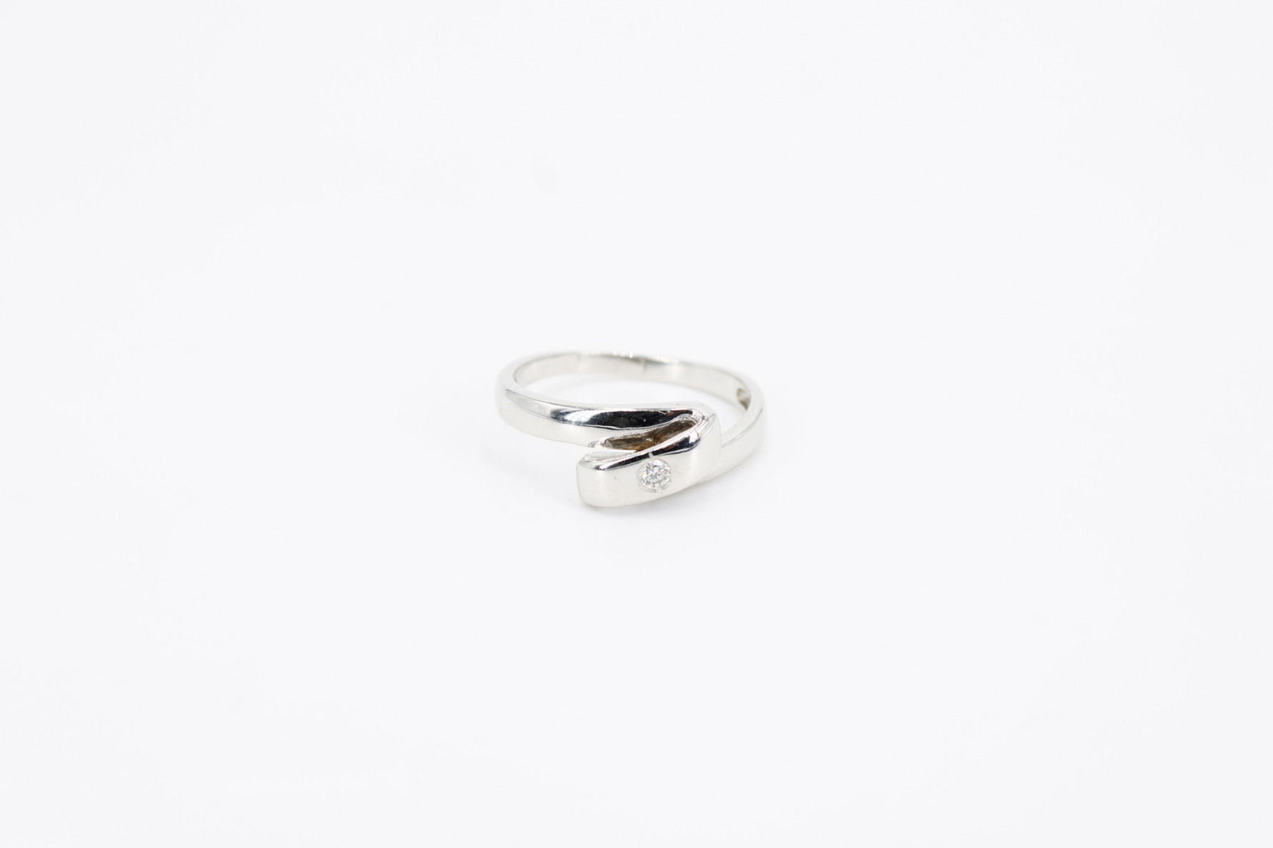 Anillo de oro blanco de 14k con diamantes. de segunda mano. Joyería de ocasión | ROYALHYSTERIA