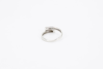 Anillo de oro blanco de 14k con diamantes. de segunda mano. Joyería de ocasión | ROYALHYSTERIA