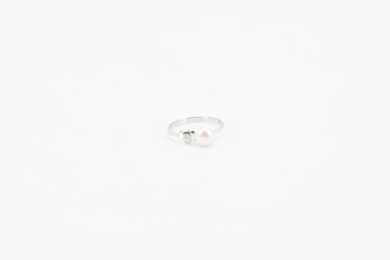 Anillo de oro blanco de 18k con diamantes. de segunda mano. Joyería de ocasión | ROYALHYSTERIA