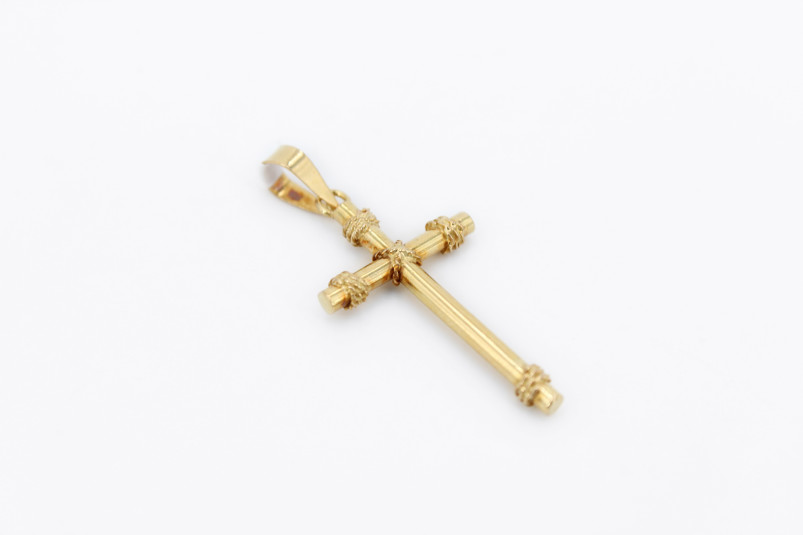 Cruz de oro de 18k. de segunda mano. Joyería de ocasión | ROYALHYSTERIA