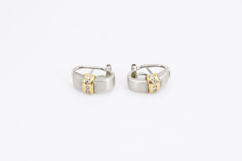 Pendiente de oro combinado de 18k con diamantes. de segunda mano. Joyería de ocasión | ROYALHYSTERIA