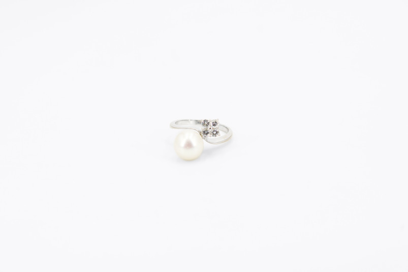 Anillo de oro blanco de 18k con diamantes. de segunda mano. Joyería de ocasión | ROYALHYSTERIA