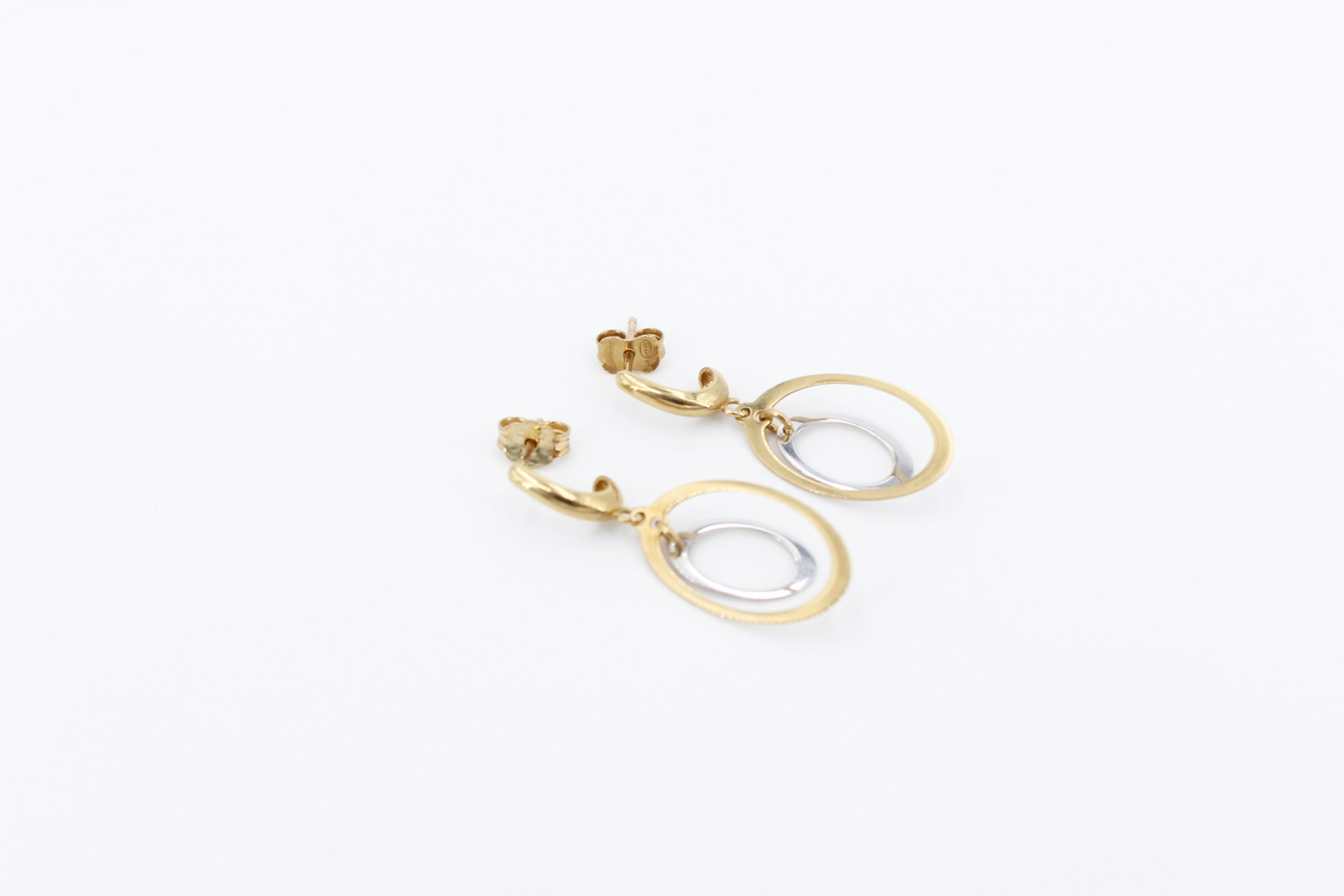 Pendiente de oro combinado de 18k. de segunda mano. Joyería de ocasión | ROYALHYSTERIA
