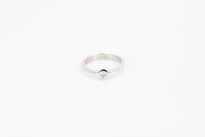 Alianza de oro blanco de 18k con diamantes. de segunda mano. Joyería de ocasión | ROYALHYSTERIA