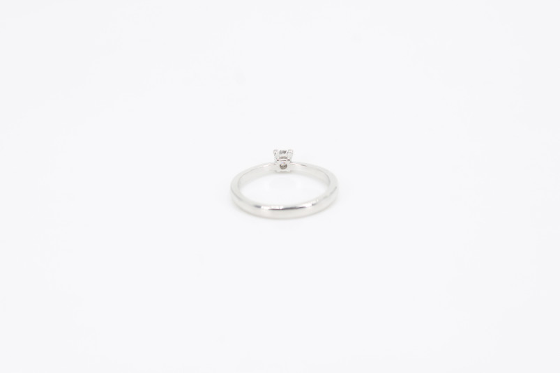 Anillo de oro blanco de 18k con diamantes. de segunda mano. Joyería de ocasión | ROYALHYSTERIA