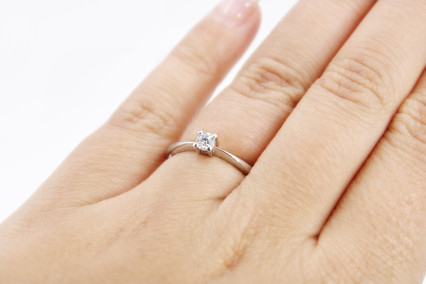 Anillo de oro blanco de 18k con diamantes. de segunda mano. Joyería de ocasión | ROYALHYSTERIA
