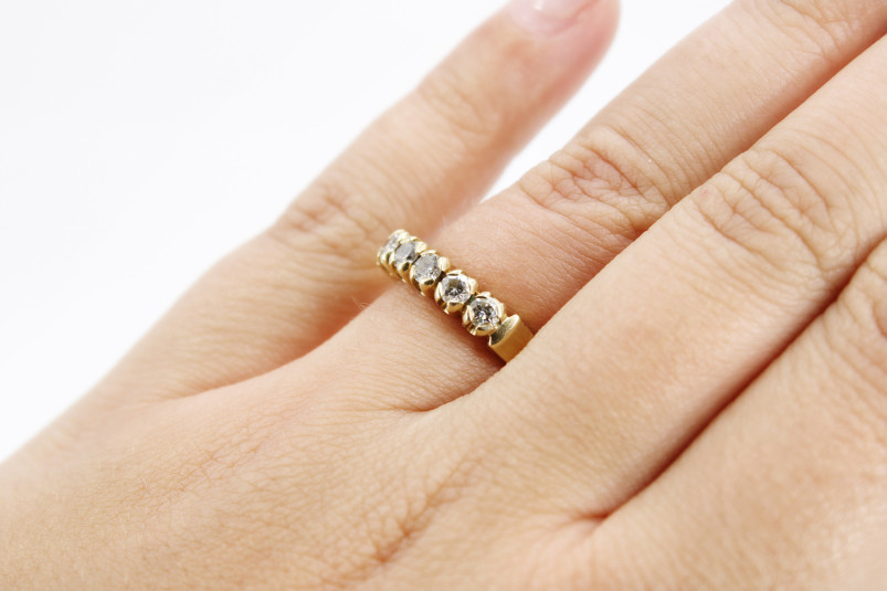 Anillo de oro de 18k con diamantes. de segunda mano. Joyería de ocasión | ROYALHYSTERIA