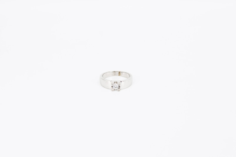 Anillo de oro blanco de 18k con diamantes. de segunda mano. Joyería de ocasión | ROYALHYSTERIA