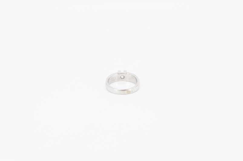 Anillo de oro blanco de 18k con diamantes. de segunda mano. Joyería de ocasión | ROYALHYSTERIA