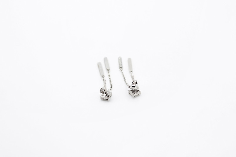 Pendiente de oro blanco de 18k. de segunda mano. Joyería de ocasión | ROYALHYSTERIA