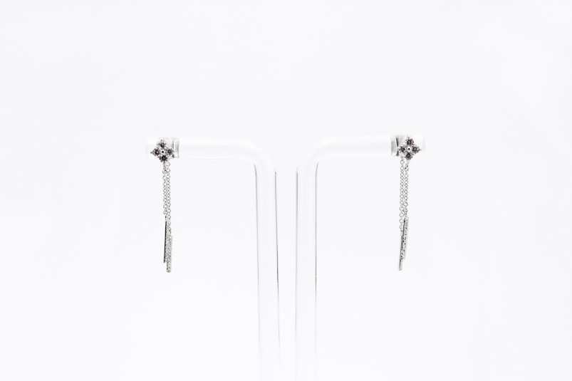 Pendiente de oro blanco de 18k. de segunda mano. Joyería de ocasión | ROYALHYSTERIA