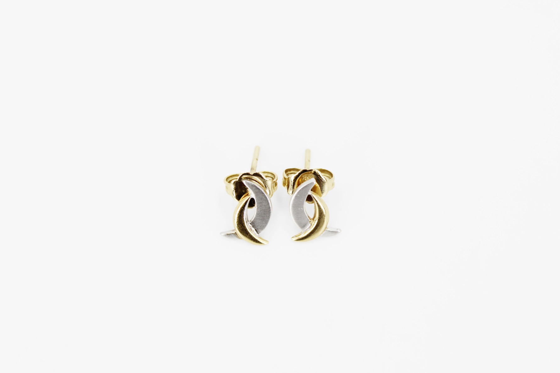 Pendiente de oro combinado de 18k. de segunda mano. Joyería de ocasión | ROYALHYSTERIA