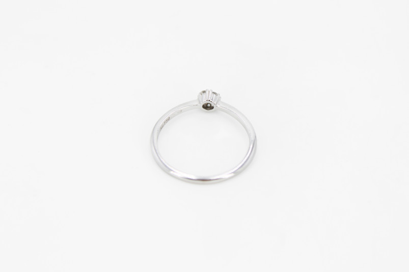Solitario de oro blanco de 18k. de segunda mano. Joyería de ocasión | ROYALHYSTERIA