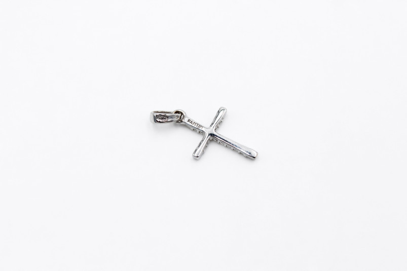 Cruz de oro blanco de 18k. de segunda mano. Joyería de ocasión | ROYALHYSTERIA