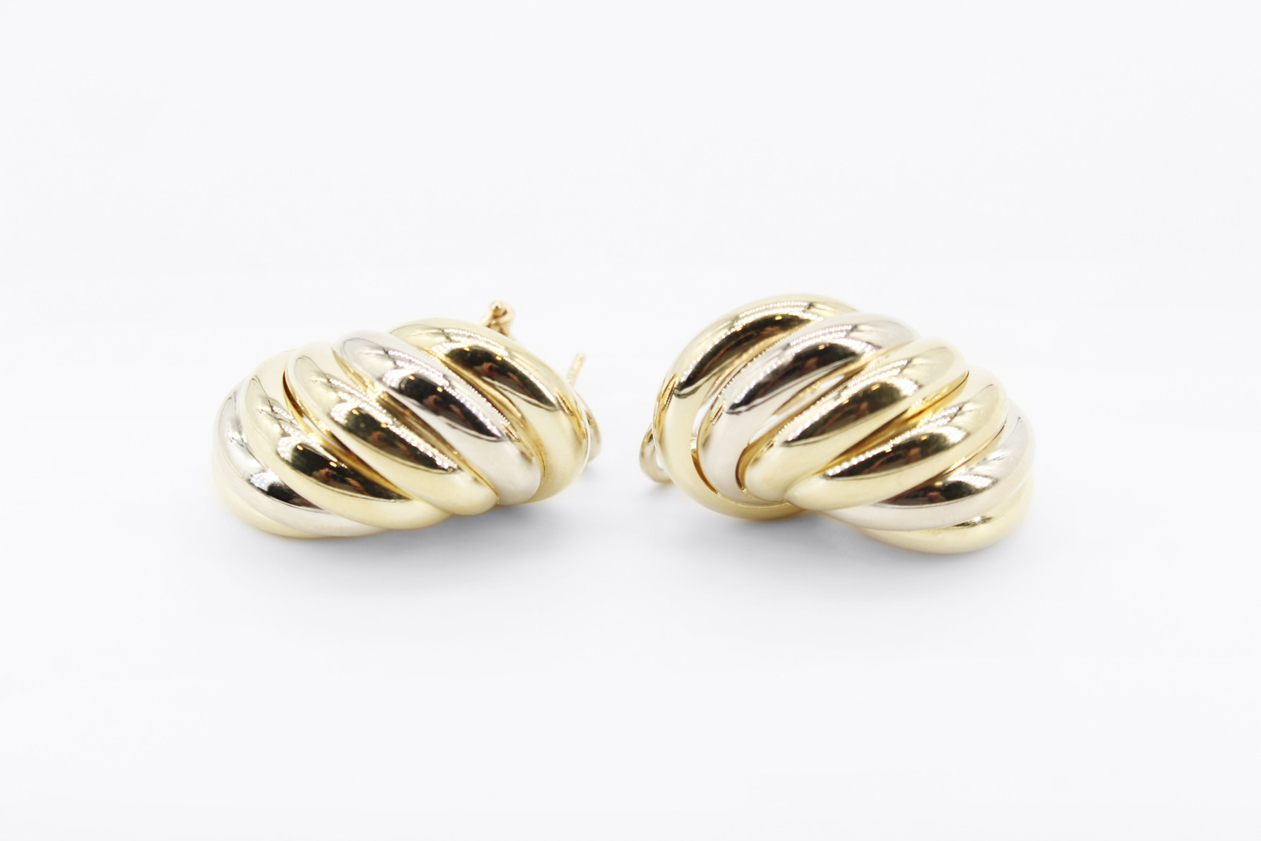 Pendiente de oro de 18k. de segunda mano. Joyería de ocasión | ROYALHYSTERIA