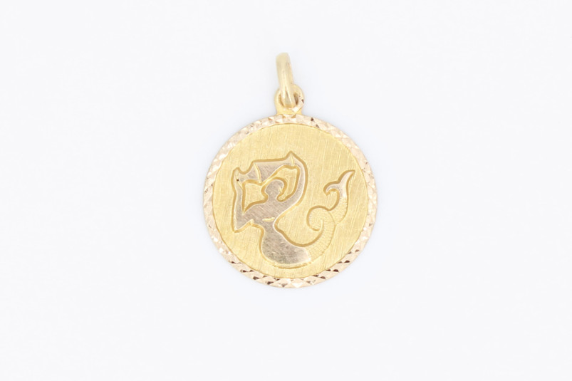 Colgante de oro de 18k. de segunda mano. Joyería de ocasión | ROYALHYSTERIA