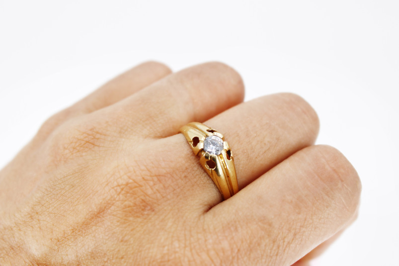 Solitario de oro de 18k. de segunda mano. Joyería de ocasión | ROYALHYSTERIA