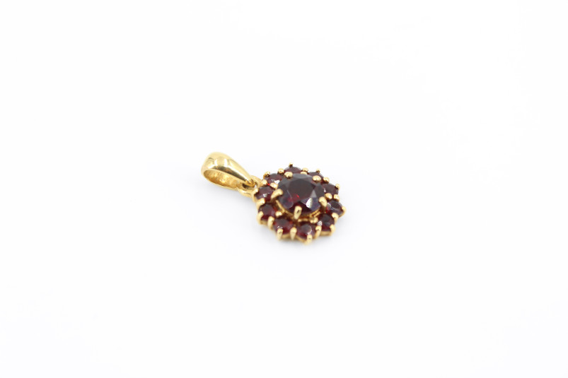 Colgante de oro de 18k. de segunda mano. Joyería de ocasión | ROYALHYSTERIA