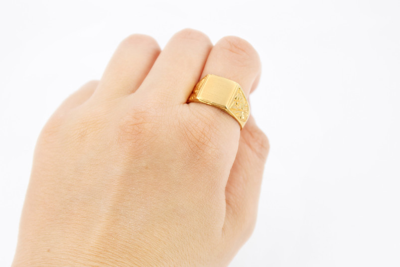 Sello de oro de 18k. de segunda mano. Joyería de ocasión | ROYALHYSTERIA