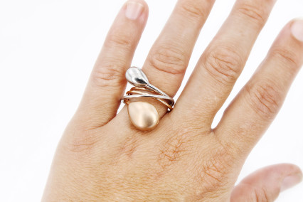 Anillo de oro combinado de 18k. de segunda mano. Joyería de ocasión | ROYALHYSTERIA