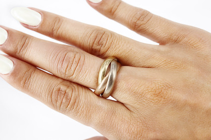 Anillo de oro combinado de 18k. de segunda mano. Joyería de ocasión | ROYALHYSTERIA