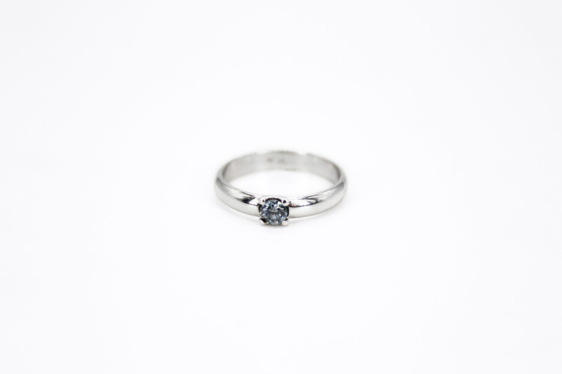Solitario de oro blanco de 18k. de segunda mano. Joyería de ocasión | ROYALHYSTERIA